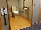 【本館／こもれび】DX和洋室／トイレには手すりを設け、通常より広めなつくりに　※イメージ