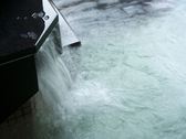 ◆大浴場（メインタワー）／自家源泉から引く温泉は「美肌湯」とも呼ばれるアルカリ性単純泉。