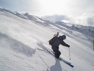 ◆スキー（イメージ写真）／スキーやスノーボードの後は温泉満喫