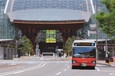 写真提供：金沢市／城下まち金沢周遊バス