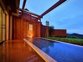 【温泉】アンダピング館の大浴場は露天風呂つき。日の出や大島、満月にはムーンロードも楽しめます！
