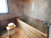 全客室に「古代檜」の内風呂もご用意しております。檜の香をお楽しみください。