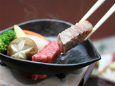 目の前でじゅ～っと焼き上げる『神戸牛木の葉鉄板焼』。お好みの焼き加減でどうぞ。